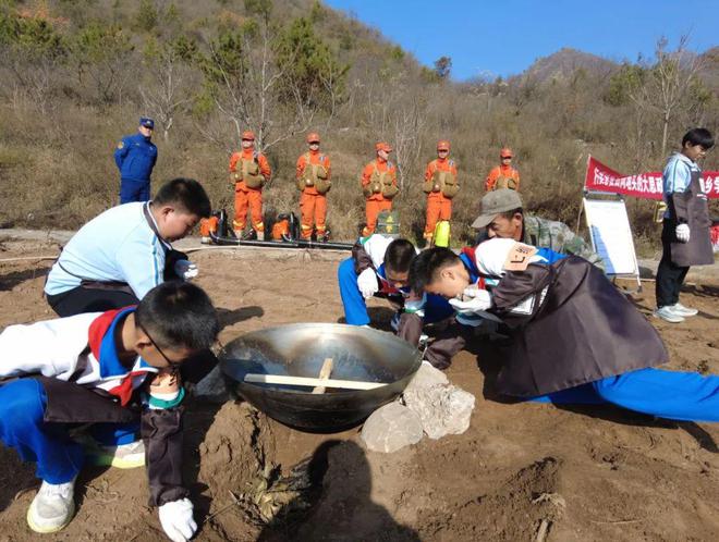 门头沟学生体验野外课堂凯发k8国际起锅烧油！(图5)